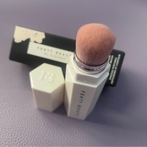 🚫SOLD🚫 Fenty Beauty Portable Contour/Concealer Brush